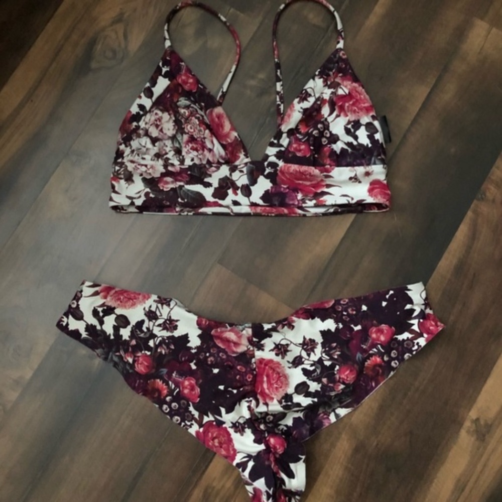 Boys + arrows Flower Bikini ( Top M - Bottom L)